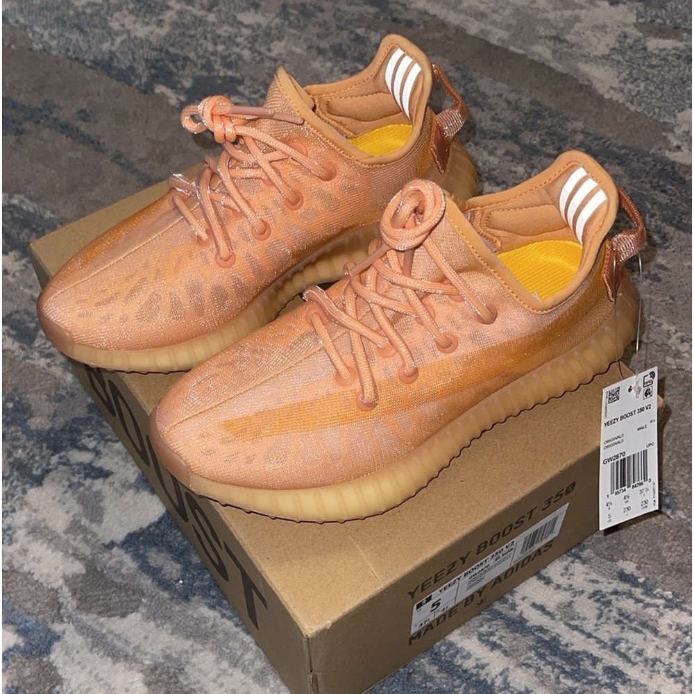 Yeezy Boost 350 size Mens 5 (BrandNewInBox)